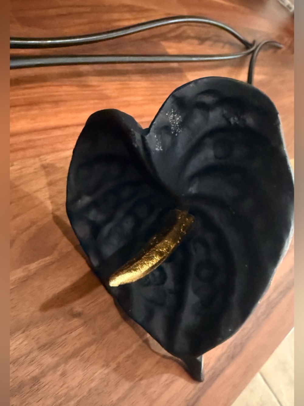 Four Black and Gold Metal Anthurium Sculptural Stems - Picture 3 of 5
